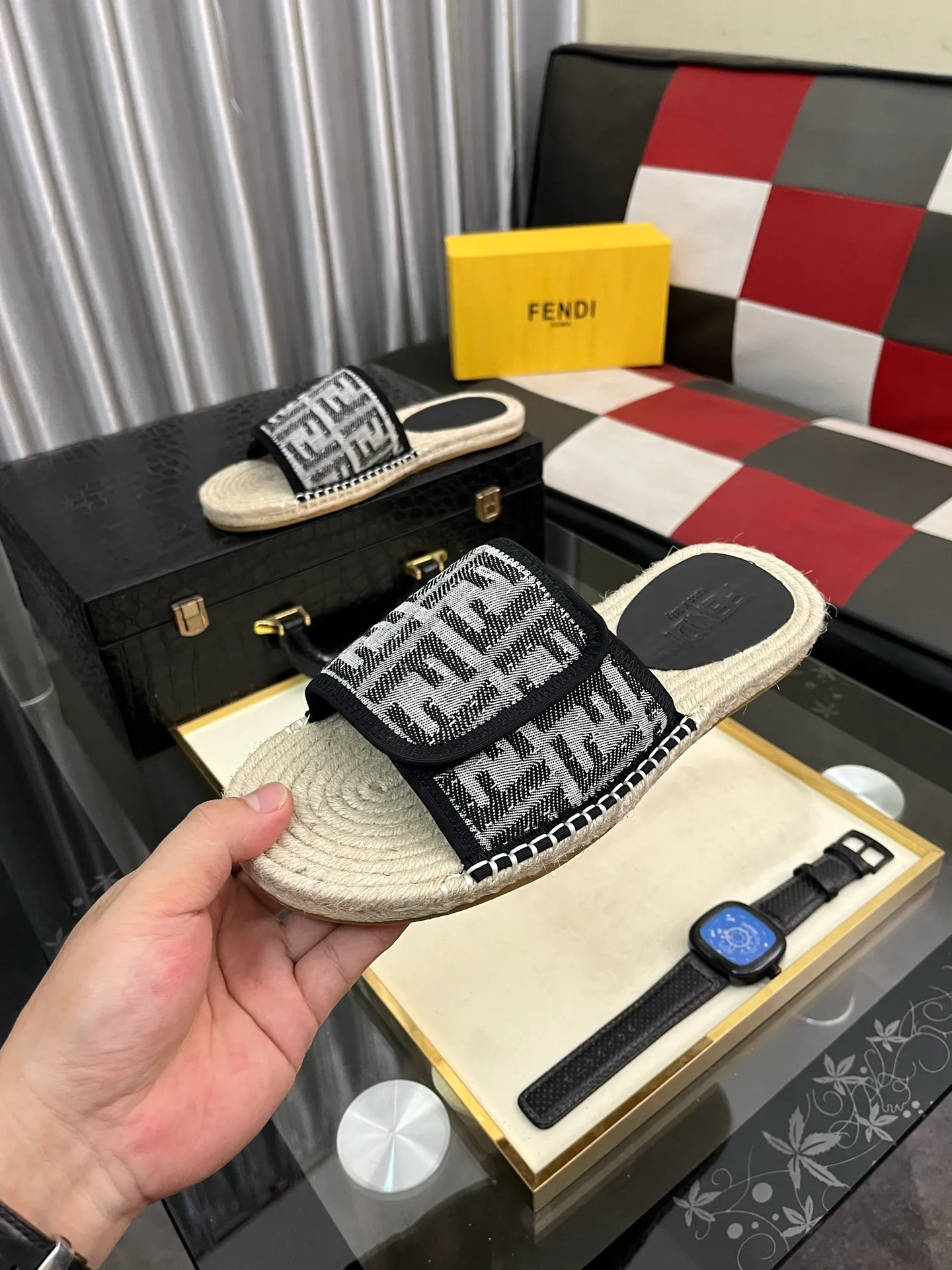 Men's shoes💰320⌚️⌚️[FENDI~Fendi slippers] High-end men's shoes brand official website 1:1 latest masterpiece: original mold customization, fabrics made of imported original materials, upgraded outsole, lighter, top quality in the market, simple and tasteful, a must-have for fashionistas, fashion is at your feet, full of confidence, the same style at the counter👍The season of summer slippers is here. Yardage: 38-44. Can be customized45.46.47